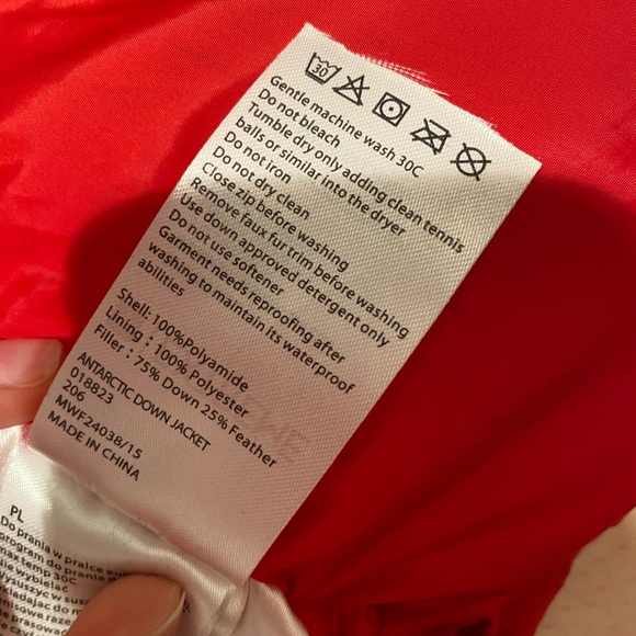 keeps you warm up to -60C (-76 °F), Water proof, Breathable, Adjustable fit. - Picture 9 of 10